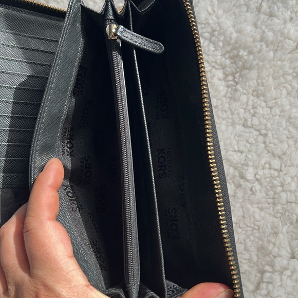 Michael Kors long wallet - Picture 5 of 8